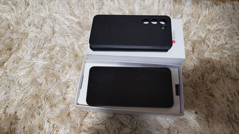 Telefon Samsung s23 memorie RAM 8 GB numar interna 256 GB aproape nou