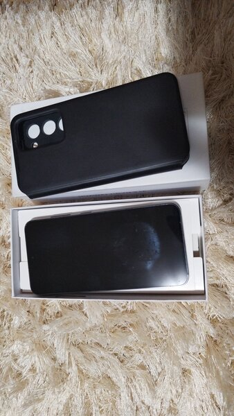 Telefon Samsung s23 memorie RAM 8 GB numar interna 256 GB aproape nou